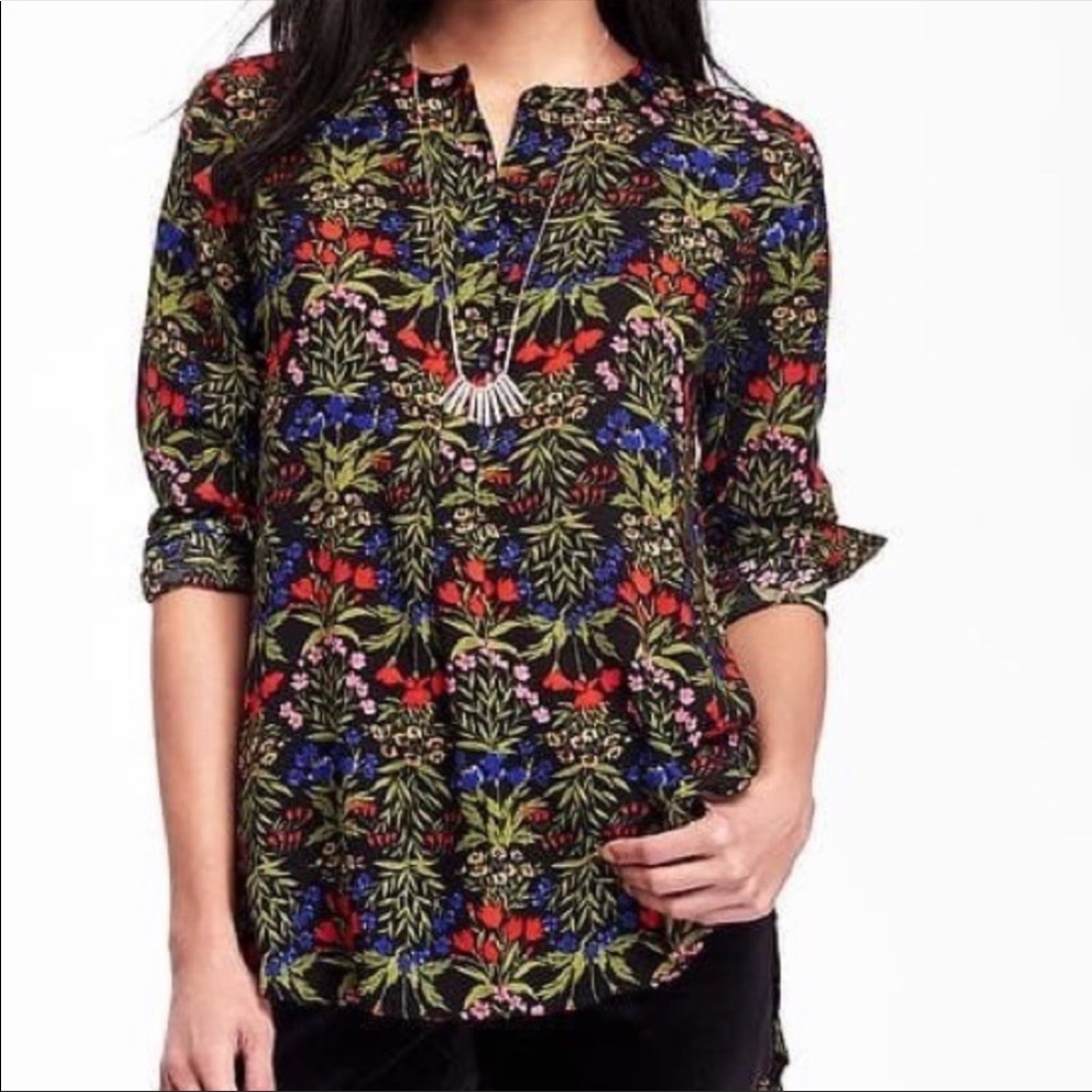 New Black Floral Split Neck tunic --size M Tall
